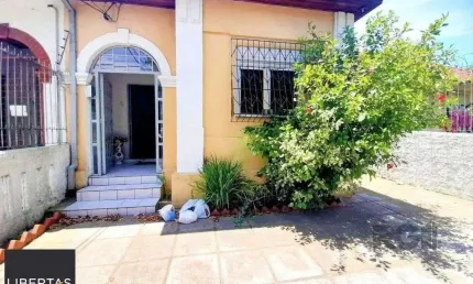 Casa com 3 quartos à venda na Avenida Niterói, 48, Medianeira, Porto Alegre