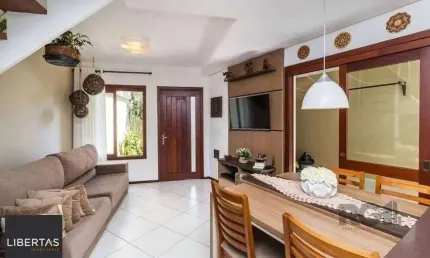 Casa em condomínio de 84m² - 2 dormitórios, 1 suíte e 1 vaga no bairro Ipanema