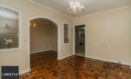 Excelente casa de 389,53m² com 8 dormitórios e 3 vagas.