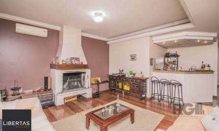 Casa de 329m² - 4 dormitórios, 1 suíte, 6 vagas no bairro Vila Jardim