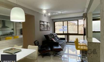 APARTAMENTO MOBILIADO DE 2 DORMITÓRIOS - CENTRO HISTÓRICO