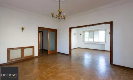 Apartamento para Venda - 238m², 3 dormitórios, sendo 1 suites, 1 vaga - Floresta