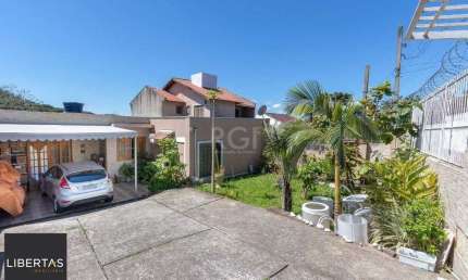 Casa para Venda - 370m², 4 dormitórios, sendo 1 suites, 6 vagas - Lomba do Pinheiro