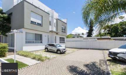Casa em Condomínio, 197m², 3dormitórios, bairro Glória
