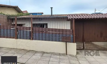 Casa 2 dormitórios com piscina na Vila Nova Porto Alegre