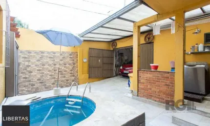 Sobrado, 3 quartos, 2 banheiros, pátio, 2 vagas, piscina - bairro vila nova