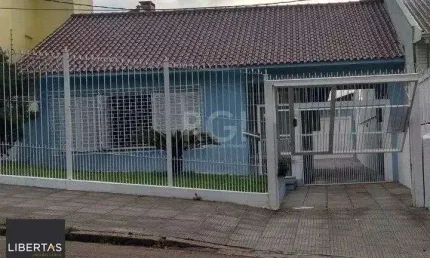 Casa para Venda - 249.86m², 3 dormitórios, sendo 1 suites, 4 vagas - Medianeira