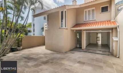 Casa para Venda - 250m², 4 dormitórios, sendo 1 suites, 3 vagas - Menino Deus