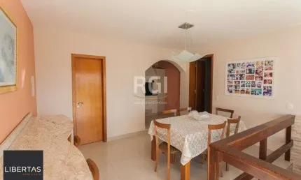 Ampla cobertura com 3 quartos, sendo  2 suítes no bairro São João , próximo ao Bourbon Assis Brasil
