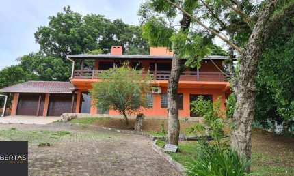 Sobrado para Venda - 200m², 3 dormitórios, sendo 1 suites, 3 vagas - Belém Novo