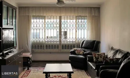Apartamento com 03 dormitórios, churrasqueira e vaga de garagem no menino deus