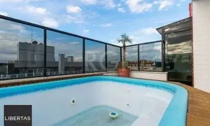 Excelente cobertura com 2 dormitórios, piscina e 1 vaga de garagem.