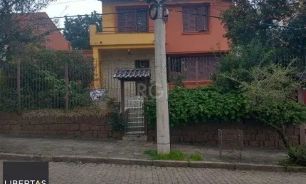 Casa para Venda - 220m², 3 dormitórios, 4 vagas - Teresópolis