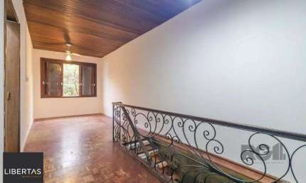 Casa para Venda - 160m², 3 dormitórios, sendo 1 suite, 2 vagas - Teresópolis