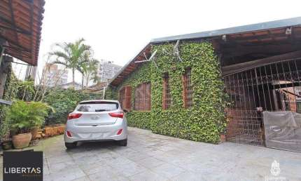 Casa para Venda - 381m², 3 dormitórios, sendo 1 suites, 4 vagas - Tristeza