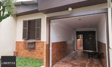 Casa para Venda - 150m², 3 dormitórios, 2 vagas - Teresópolis