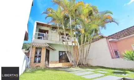 Casa para Venda - 260m², 5 dormitórios, sendo 2 suites, 4 vagas - Teresópolis