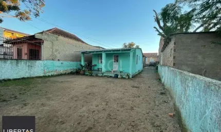 Casa para Venda - 482m², 3 dormitórios, 3 vagas - Camaquã, Porto Alegre