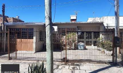 Casa para Venda - 121m², 3 dormitórios, sendo 1 suites, 2 vagas - Restinga