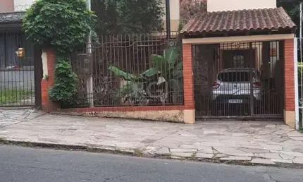 Casa para Venda - 347m², 5 dormitórios, sendo 2 suites, 3 vagas - São João