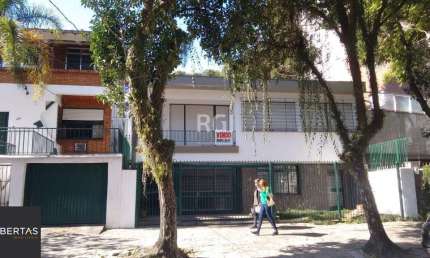 Casa para Venda - 363m², 3 dormitórios, sendo 1 suites, 2 vagas - São João