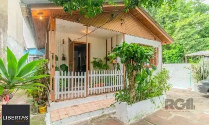 Casa para Venda - 251m², 5 dormitórios, 3 vagas - Nonoai