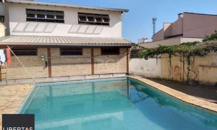 Casa para Venda - 322.4m², 2 dormitórios, 7 vagas - Cristal