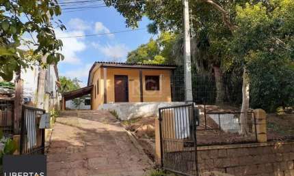 Casa para Venda - 80m², 2 dormitórios, 3 vagas - Belém Novo