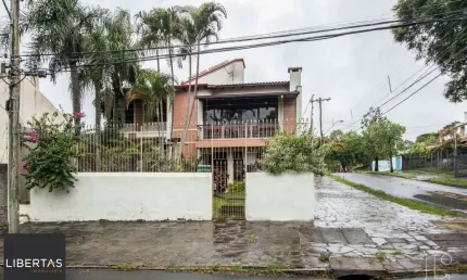 Casa para Venda - 485m², 4 dormitórios, sendo 1 suites, 3 vagas - Cristal