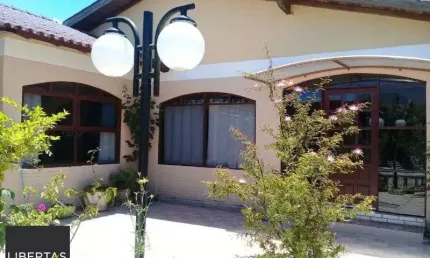 Casa para Venda - 150m², 2 dormitórios, 5 vagas - Ponta Grossa