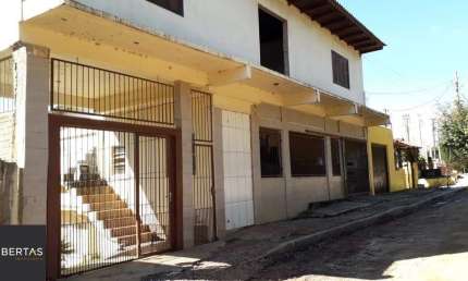 Casa para Venda - 480m², 3 dormitórios, 4 vagas - Camaquã
