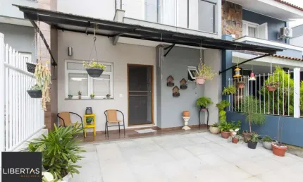 Espaço e conforto definem  este sobrado  3 dormitórios espaçosos, todos com sacada,  elevador!