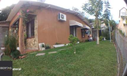 Ótima casa 3 dormitórios sendo 1 suíte e Salão de Festas