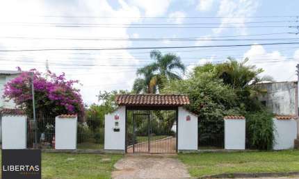 Casa em Vila Nova, Porto Alegre! Com 160m² de área privativa e um total de 899m²