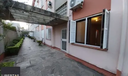 Apartamento térreo, 2 dormitórios. 2 banheiros, demais peças, menino deus