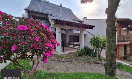Casa com 537,00 m² com 04 dormitórios no Bairro Tristeza