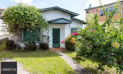 Casa com 3 quartos à venda na Rua Professor Clemente Pinto, 51, Medianeira, Porto Alegre