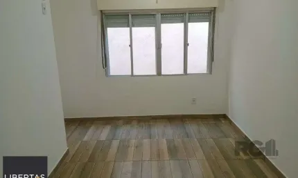 Apartamento no Petrópolis de 1 dormitório desocupado