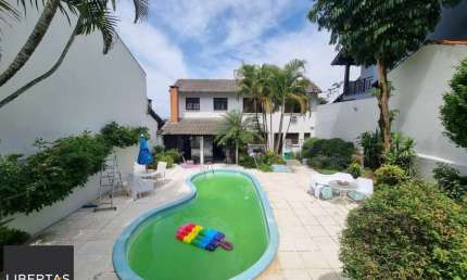 Casa Bairro Jardim Isabel/ Amplo Pátio / Piscina / 3 Dormitórios