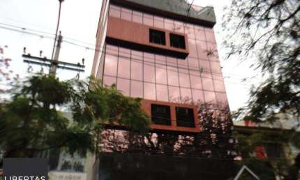 EXCELENTE SALA COMERCIAL COM GARDEN E VAGA EM FRENTE AO BRICK DA REDENÇÃO