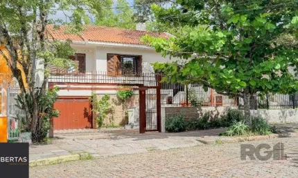 Casa com 3 Quartos e 2 vagas à venda, 344 m² por R$ 2.800.000,00