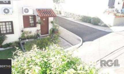 Casa com 2 quartos à venda na Avenida Monte Cristo, 100, Vila Nova, Porto Alegre