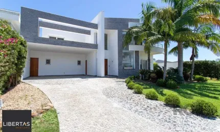 Casa  no condomínio Terra Ville , com aproximadamente 450m quadrados.