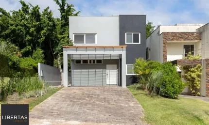 Casa em condomínio no Terra Ville  .Esta casa de alto padrão, dispõe de 4 suítes