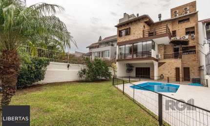 Casa de 484m², 4 dormitórios, 8 vagas no bairro Chácara das Pedras!