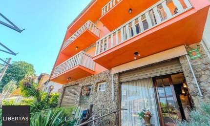 Prédio de 328m² - 4 dormitórios, 2 vagas no bairro Chácara das Pedras