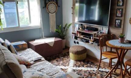 Ótimo apartamento 2 dormitórios de fundos, com garagem, bairro Cavalhada-Porto Alegre