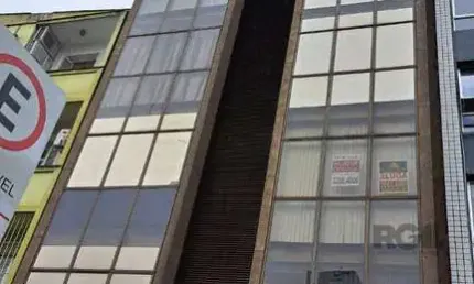 Sala comercial com 39,55 m² de área privativa. Localizado na Rua/Av. Felipe Camarão, no bairro Bom Fim em Porto Alegre.