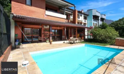 Casa com 4 dormitórios, sendo 1 suíte, com 2 vagas cobertas, no bairro Nonoai, Porto Alegre, RS