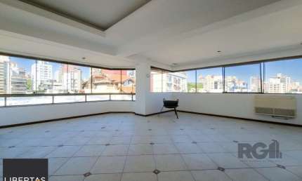 Cobertura com 222m² privativos, 3 quartos, 1 suite, lareira, piscina, 2 vagas no Bairro Rio Branco